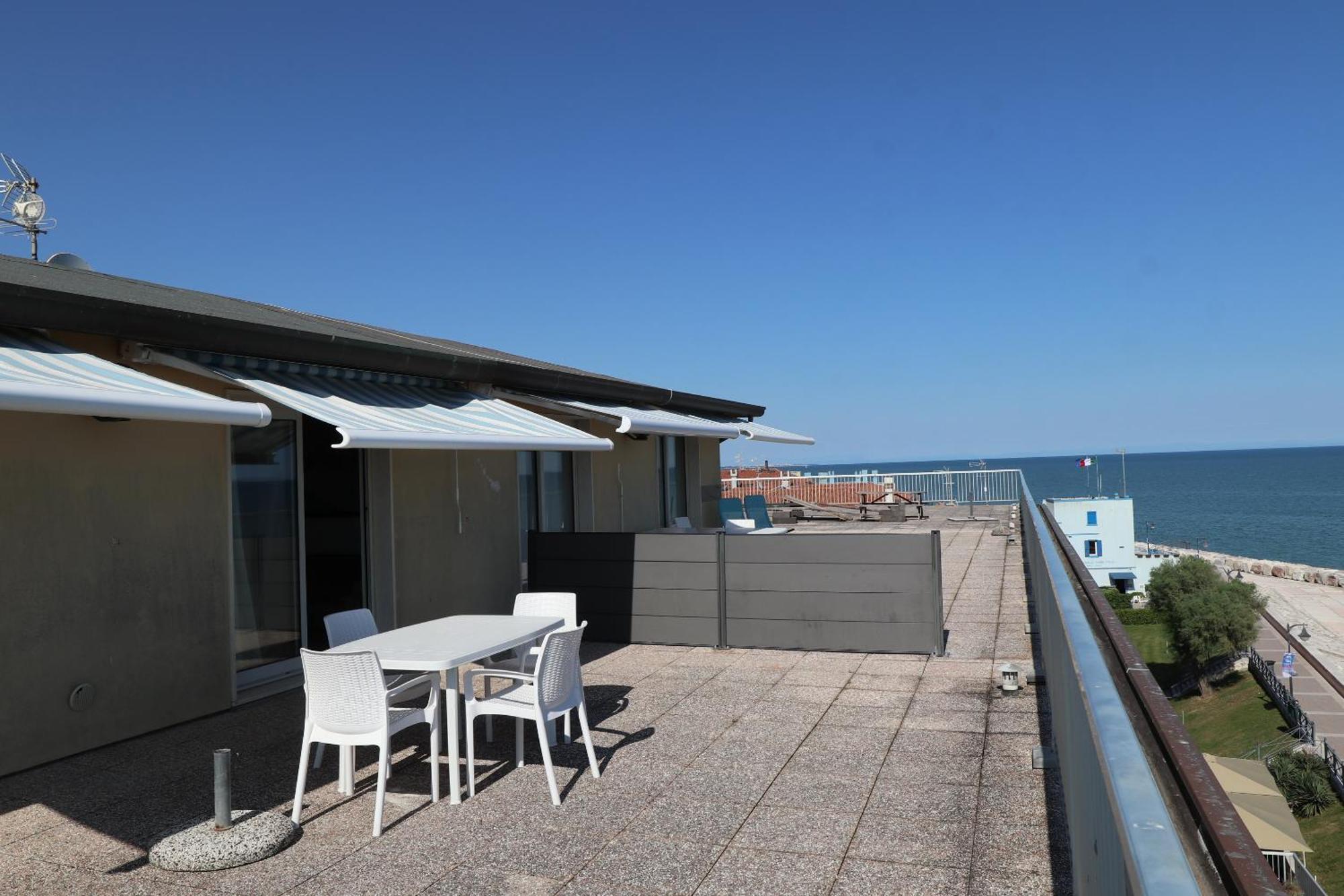 Penthouse Attico Mara Daire Caorle Dış mekan fotoğraf