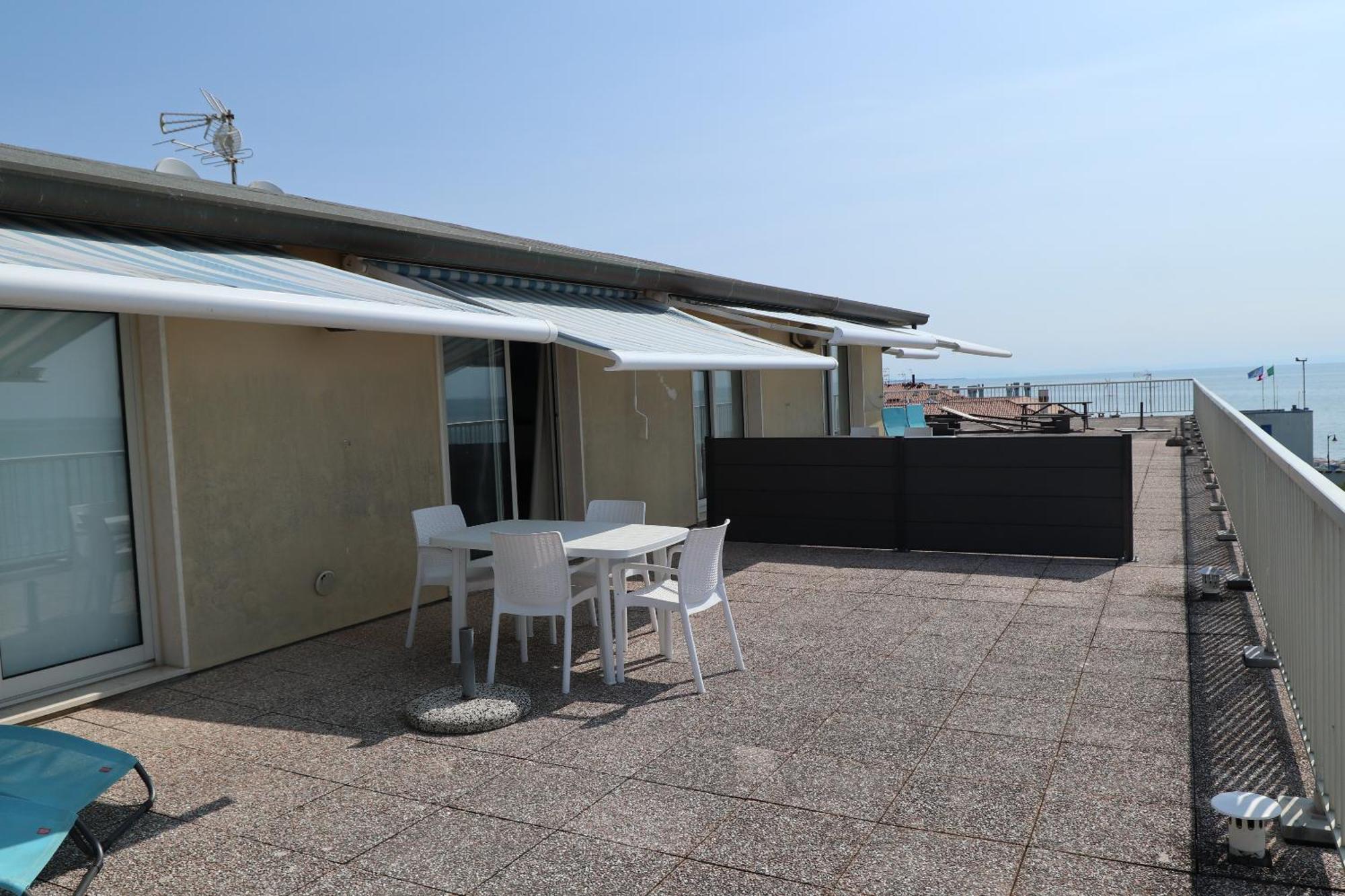 Penthouse Attico Mara Daire Caorle Dış mekan fotoğraf